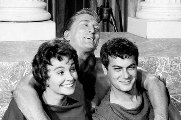El trio protagonista de una película que no estuvo exenta de dificultades, Kirk Douglas, Jean Simmons y Tony Curtis
